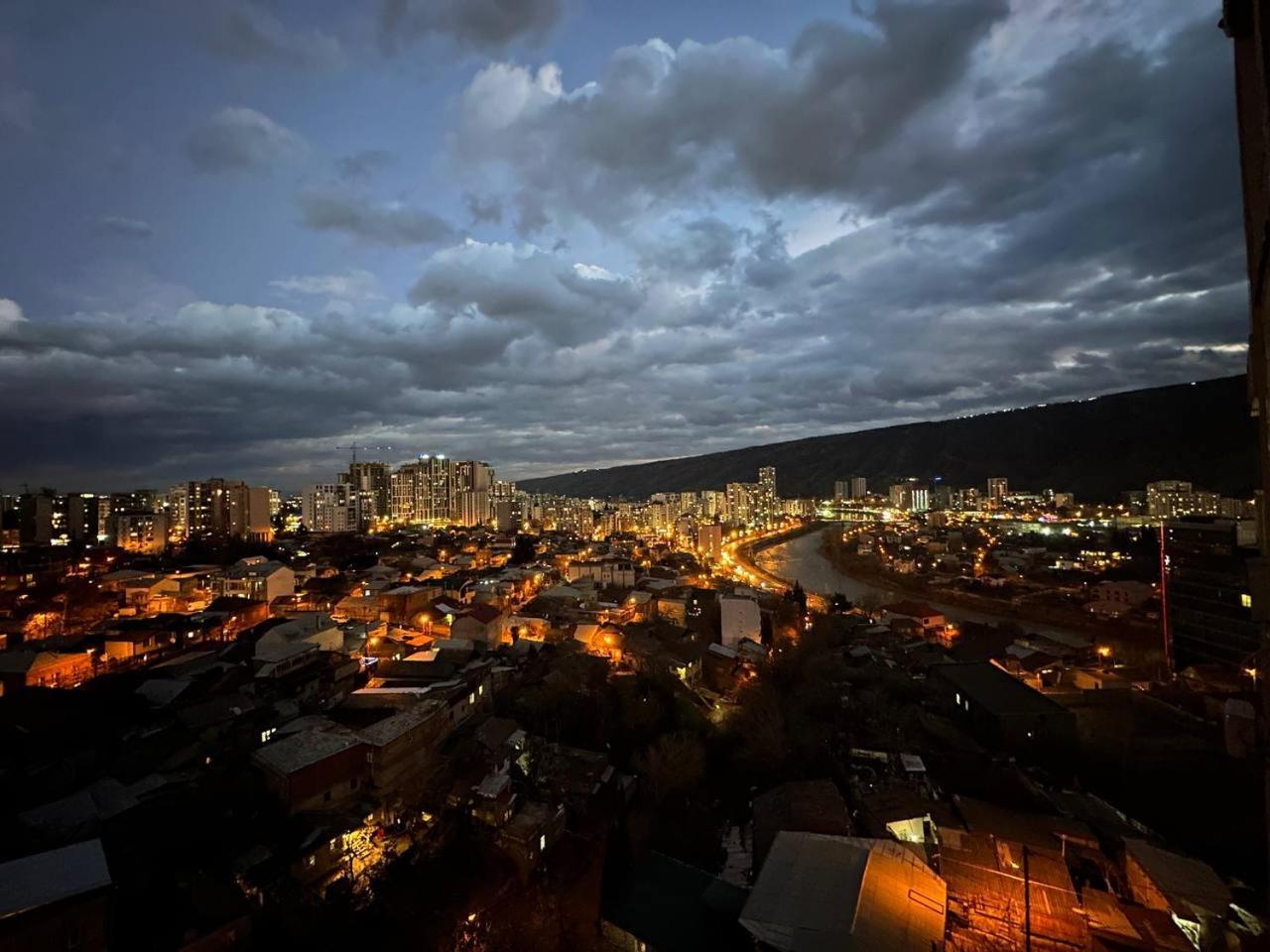 Apartments With View Tbilisi Bagian luar foto
