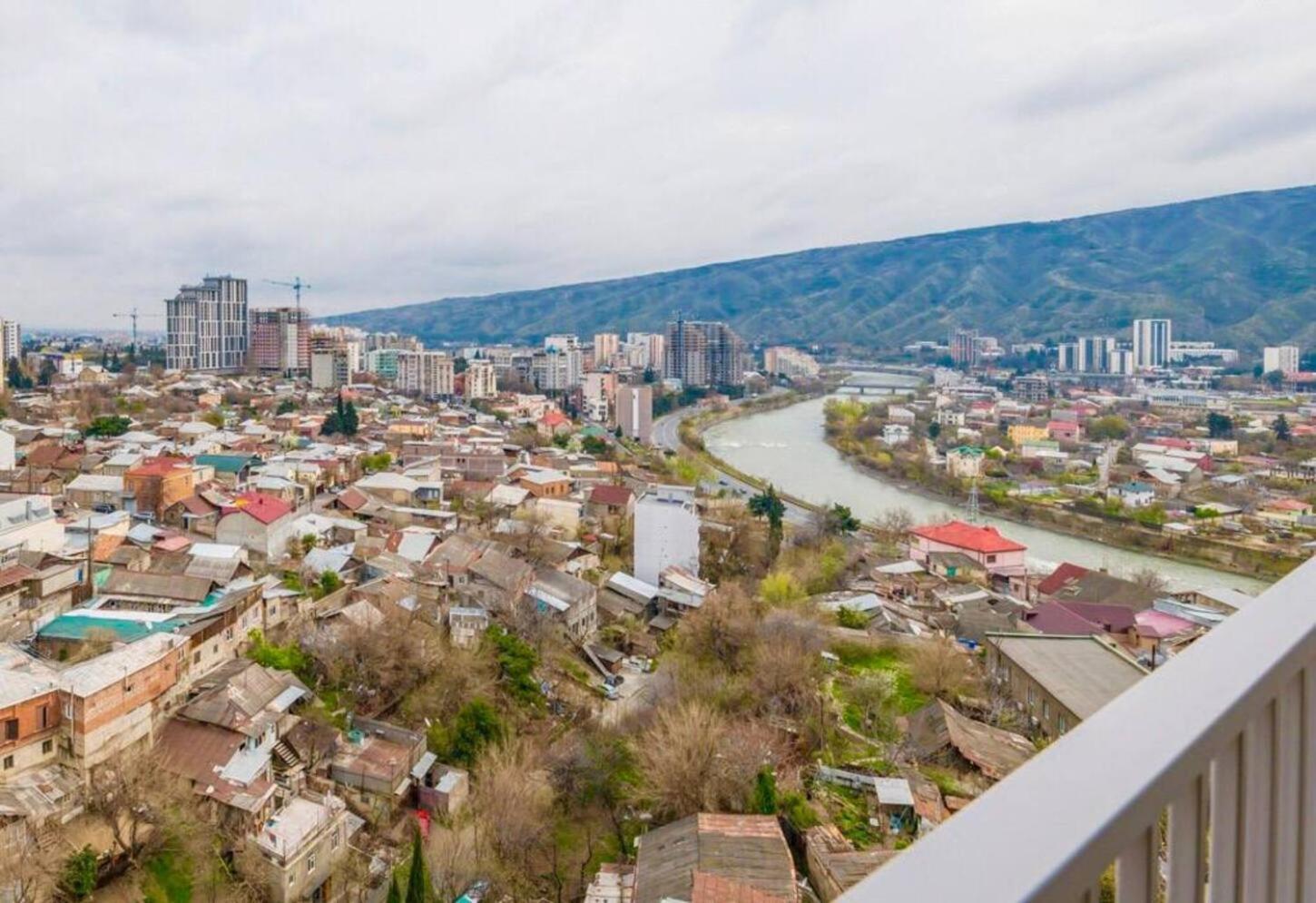 Apartments With View Tbilisi Bagian luar foto
